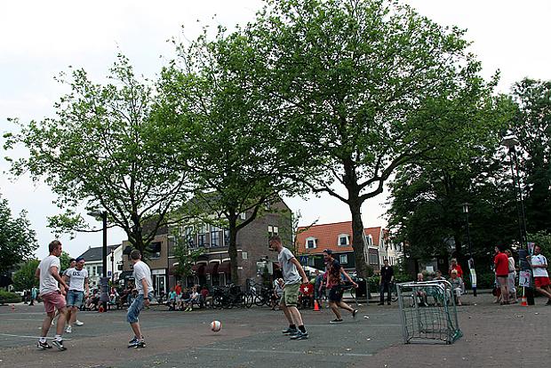 https://landsmeer.sp.nl/nieuws/2018/07/sp-landsmeer-blij-met-voetbalkooi-en-basketbalveld